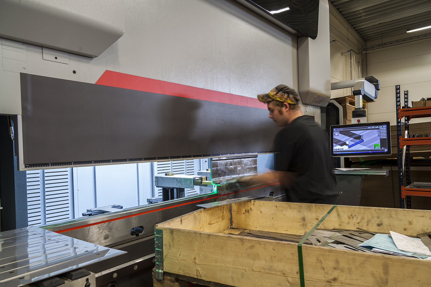 KANTPRESSNING UPP TILL 150 TON